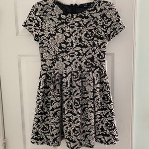 FOREVER 21 Black and white floral waisted dress